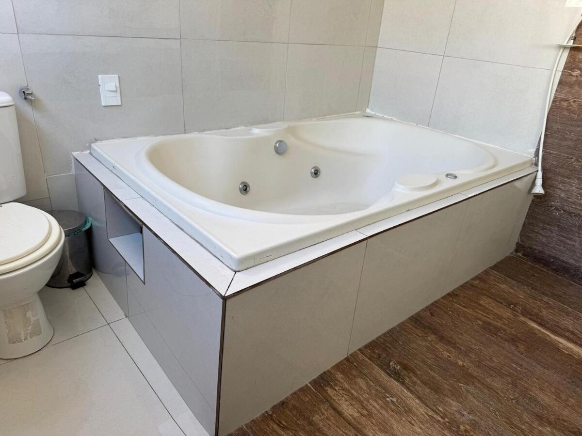 Confortavel Com Banheira